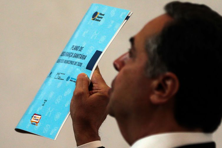 TSE diz que não há norma proibindo voto de eleitor com sintoma, mas orientação é para ficar em casa TSE diz que não há norma proibindo voto de eleitor com sintoma, mas orientação é para ficar em casa