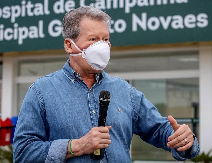 Arthur diz que candidato tenta calar sua voz, mas lembra que enfrentou ditadura e vai manter críticas Arthur diz que candidato tenta calar sua voz, mas lembra que enfrentou ditadura e vai manter críticas