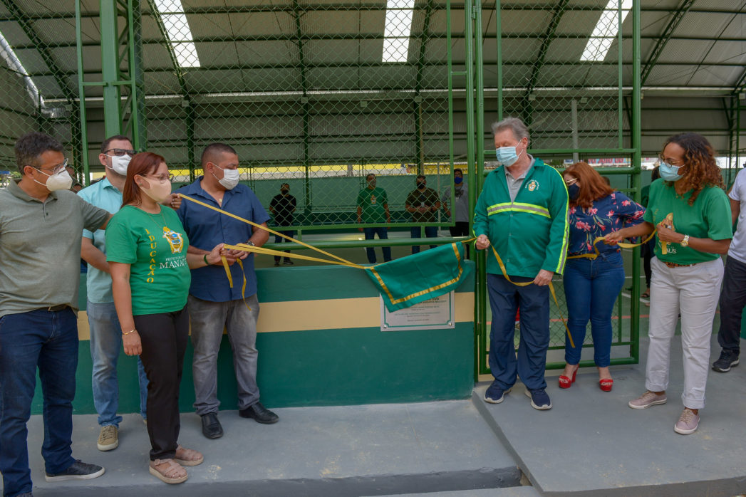 Prefeito inaugura quadra poliesportiva coberta em escola no Jorge Teixeira Prefeito inaugura quadra poliesportiva coberta em escola no Jorge Teixeira