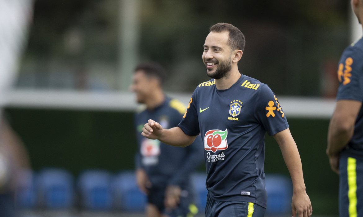 Tite esboça Seleção com quatro novidades para duelo contra Venezuela Tite esboça Seleção com quatro novidades para duelo contra Venezuela