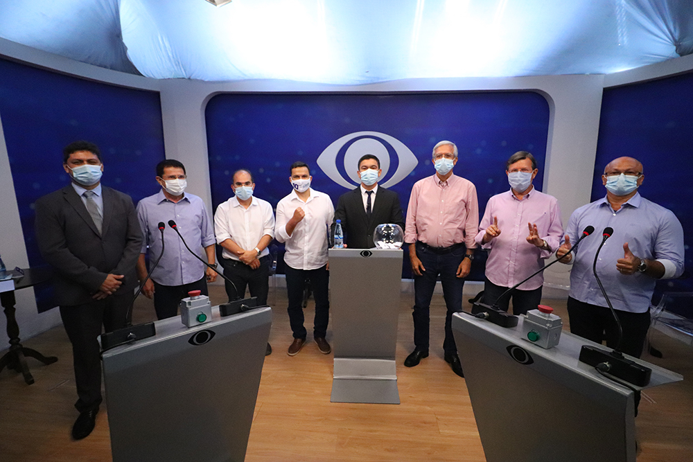 Amazonino e David faltam ao último debate do primeiro turno das eleições Amazonino e David faltam ao último debate do primeiro turno das eleições