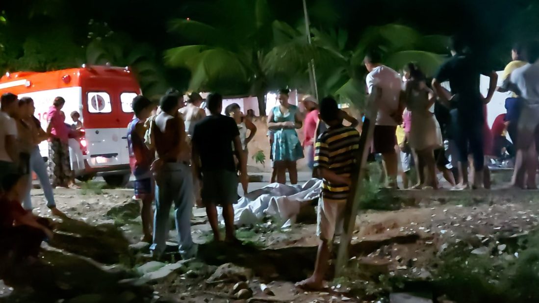 Pai e filho morrem eletrocutados ao atravessar igarapé no Rio Piorini Pai e filho morrem eletrocutados ao atravessar igarapé no Rio Piorini