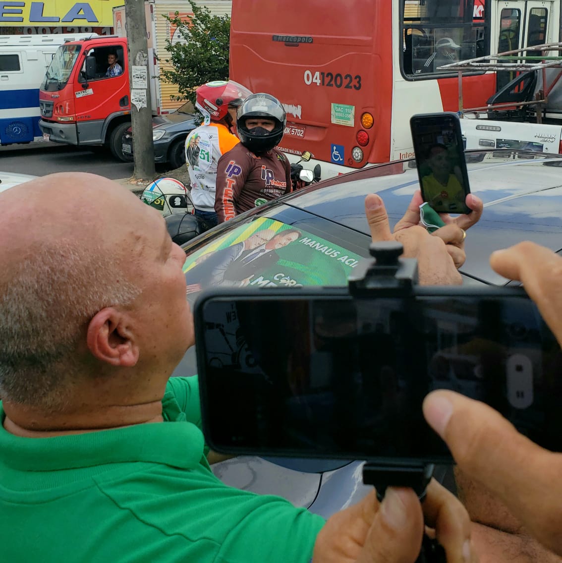 Às vésperas do pleito, Bolsonaro faz vídeochamada para desejar sorte a Menezes Às vésperas do pleito, Bolsonaro faz vídeochamada para desejar sorte a Menezes