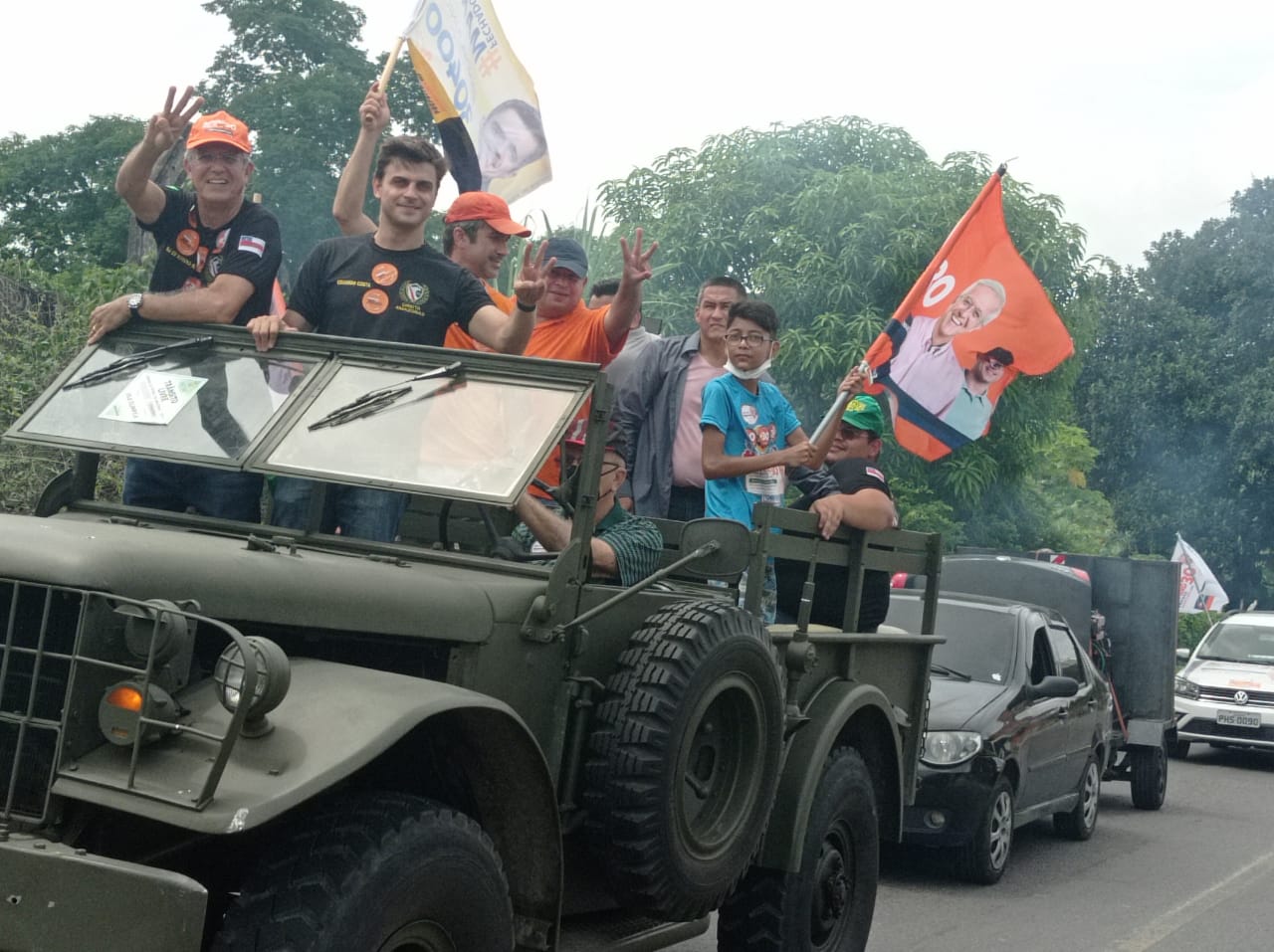 'Vamos mostrar um novo rumo para Manaus', disse Romero em carreata que encerra campanha 'Vamos mostrar um novo rumo para Manaus', disse Romero em carreata que encerra campanha