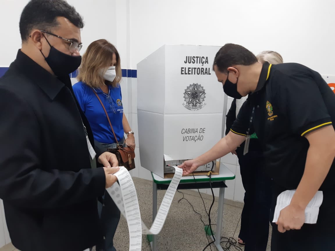 TRE-AM faz teste de urna na escola municipal Padre Fancello TRE-AM faz teste de urna na escola municipal Padre Fancello