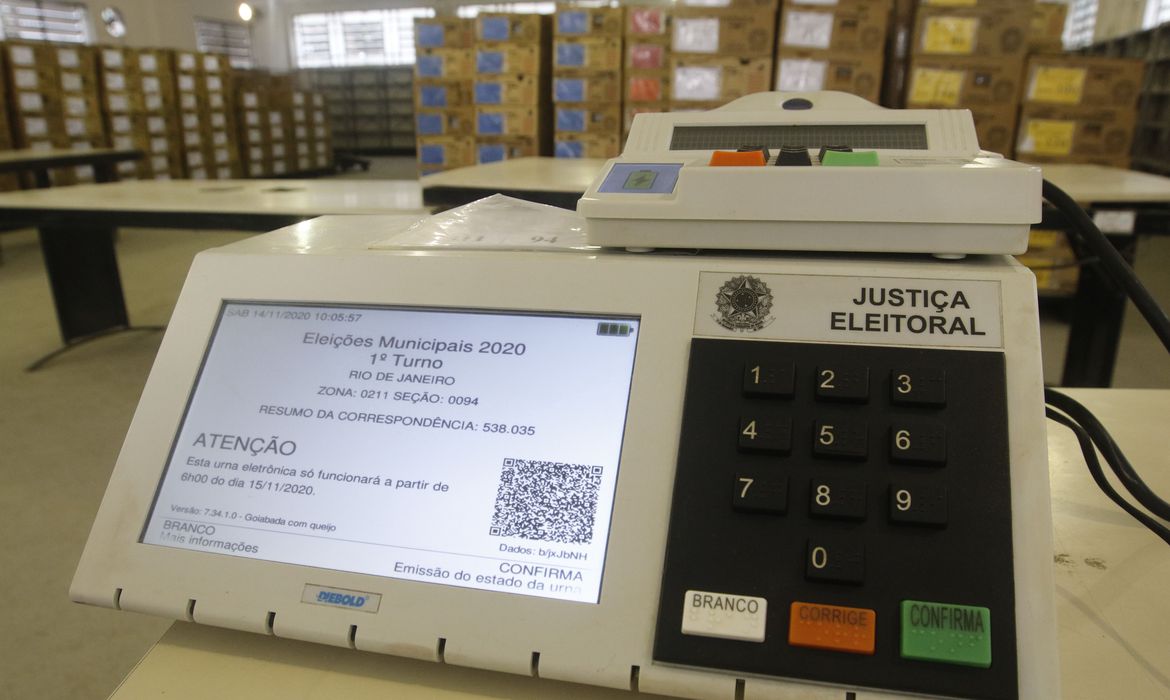 Brasil vai às urnas para eleger prefeitos e vereadores Brasil vai às urnas para eleger prefeitos e vereadores