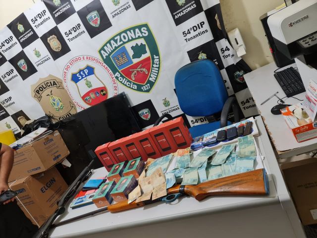 Prefeito de Tonantins &eacute; preso em flagrante suspeito de compra de votos