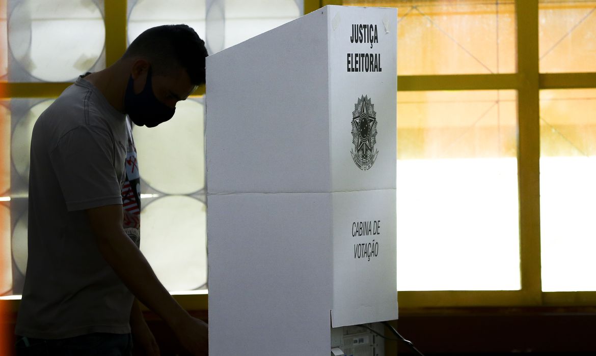 Justiça Eleitoral substitui 431 urnas eletrônicas até o momento no Brasil Justiça Eleitoral substitui 431 urnas eletrônicas até o momento no Brasil