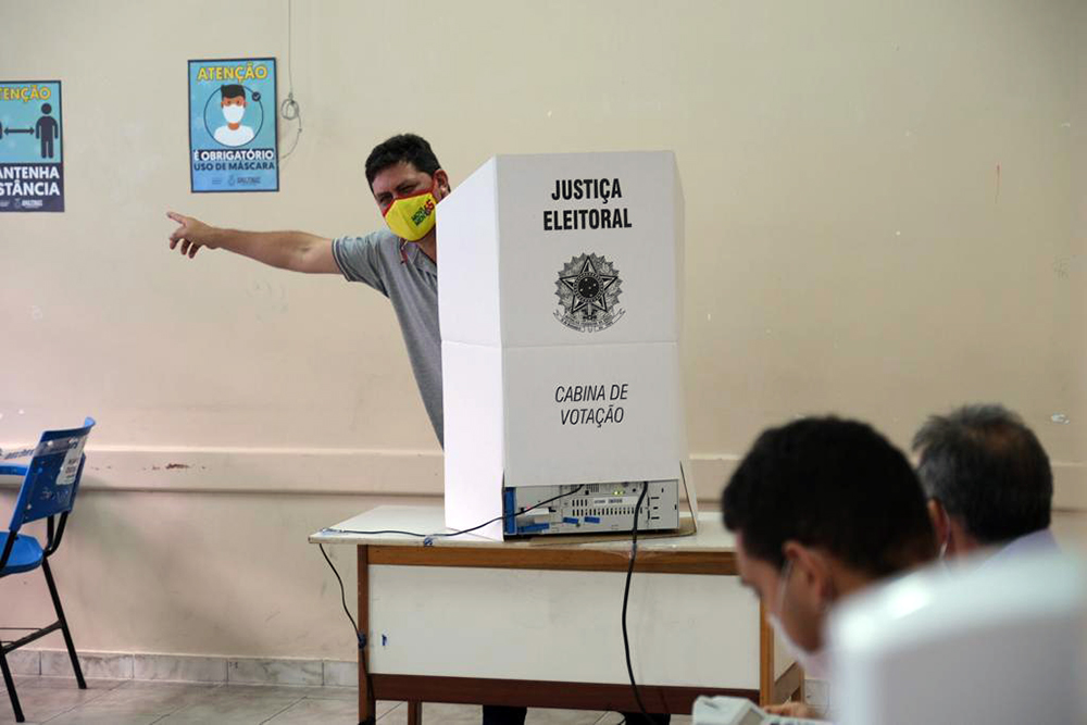 Marcelo Amil vota e reforça compromisso com os mais pobres Marcelo Amil vota e reforça compromisso com os mais pobres