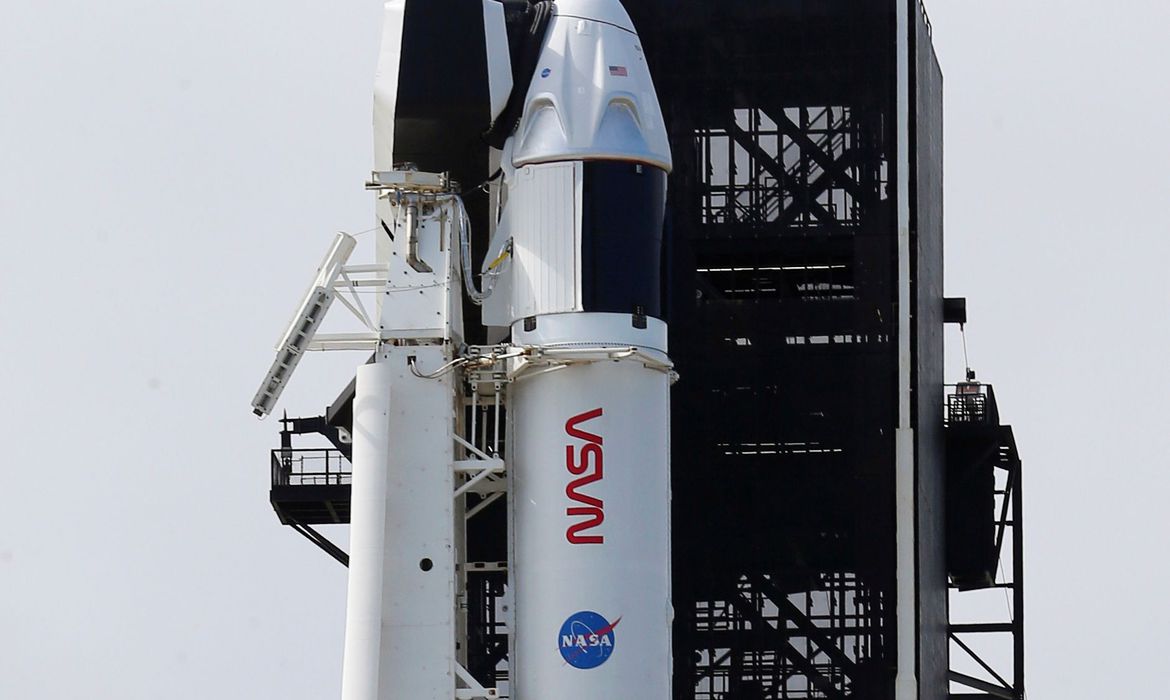 Foguete SpaceX segue para estação espacial com quatro astronautas Foguete SpaceX segue para estação espacial com quatro astronautas