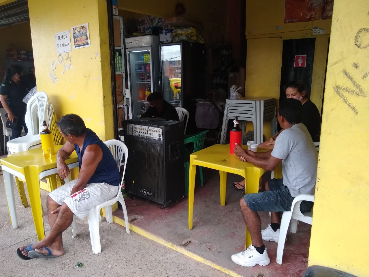 CIF autua 5 bares e prende 8 pessoas embriagadas durante vistoria da Lei Seca CIF autua 5 bares e prende 8 pessoas embriagadas durante vistoria da Lei Seca