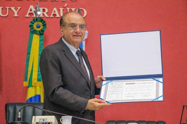 Ex-deputado, neurologista e fundador da Samel, Luiz Fernando Nicolau morre aos 74 anos Ex-deputado, neurologista e fundador da Samel, Luiz Fernando Nicolau morre aos 74 anos