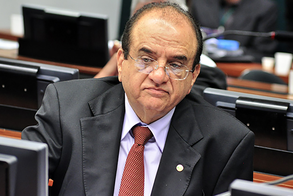 Nicolau dividido por saúde do pai Nicolau dividido por saúde do pai
