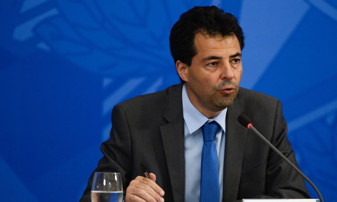 Emprego vai crescer puxado por setor de serviços, diz secretário do Ministério da Economia Emprego vai crescer puxado por setor de serviços, diz secretário do Ministério da Economia