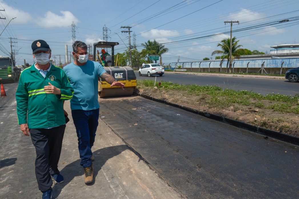 Com mais de 60% concluída, prefeito vistoria recuperação viária no Distrito Industrial Com mais de 60% concluída, prefeito vistoria recuperação viária no Distrito Industrial