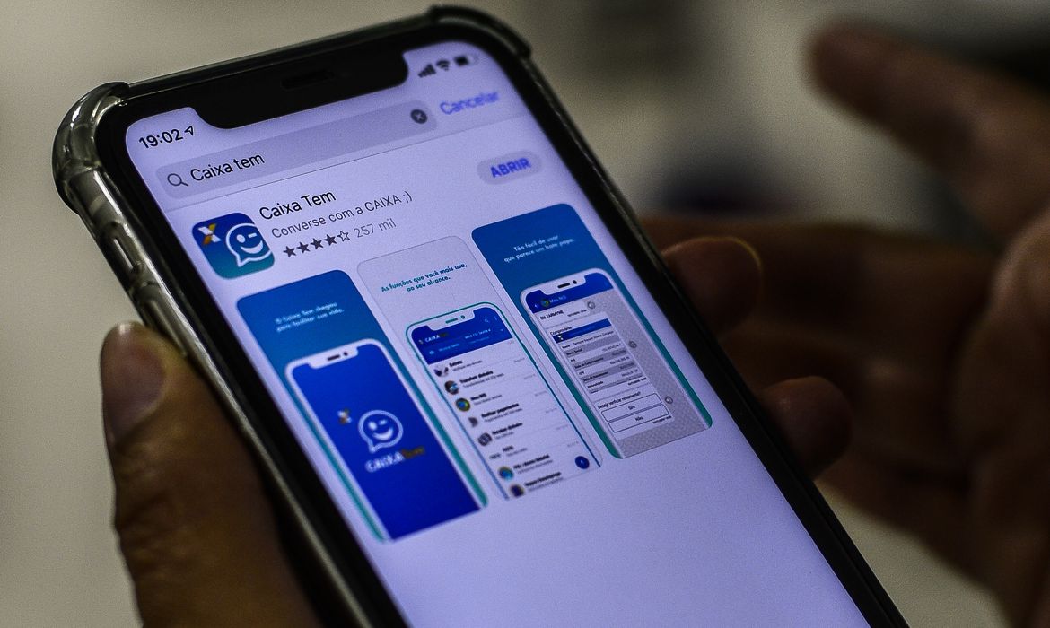 Caixa credita R$ 1,3 bi de auxílio para nascidos em novembro Caixa credita R$ 1,3 bi de auxílio para nascidos em novembro