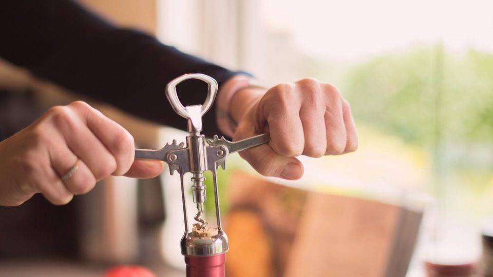 IBGE: Cai o consumo de tabaco, mas aumenta o de bebida alco&oacute;lica