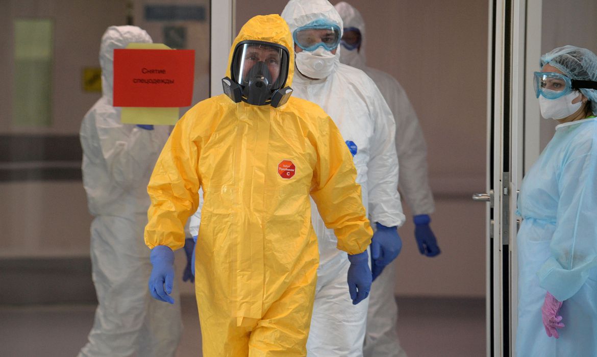 Rússia bate recorde de novas infecções com 24.318 casos em 24h Rússia bate recorde de novas infecções com 24.318 casos em 24h