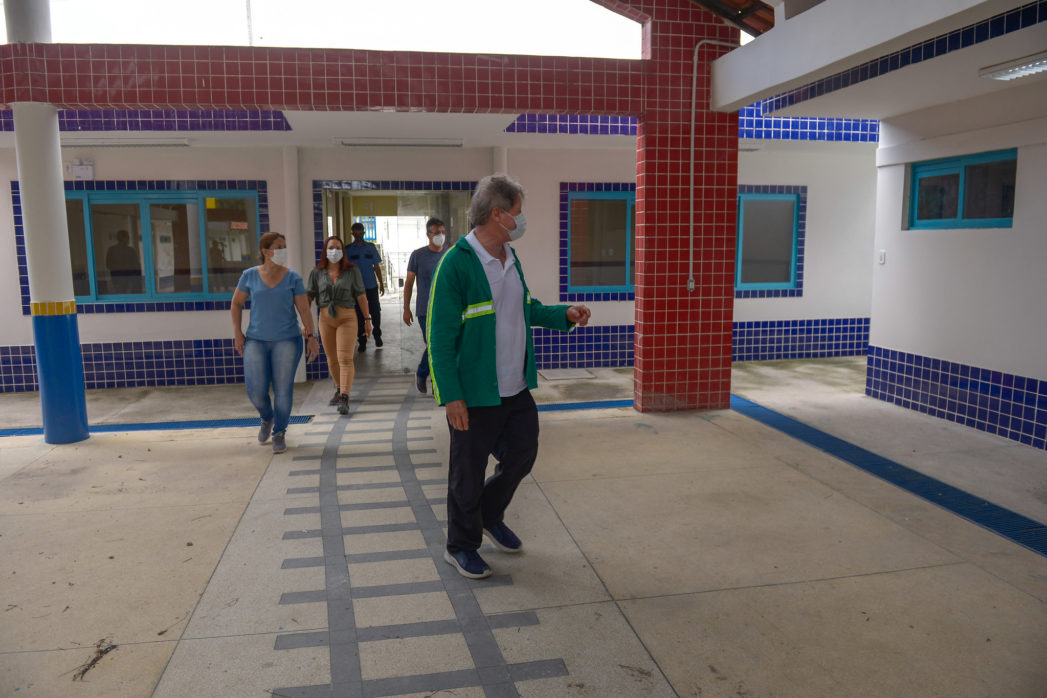 Prefeito vistoria contenção de erosão, nova creche e outras obras nas zonas Norte e Leste Prefeito vistoria contenção de erosão, nova creche e outras obras nas zonas Norte e Leste