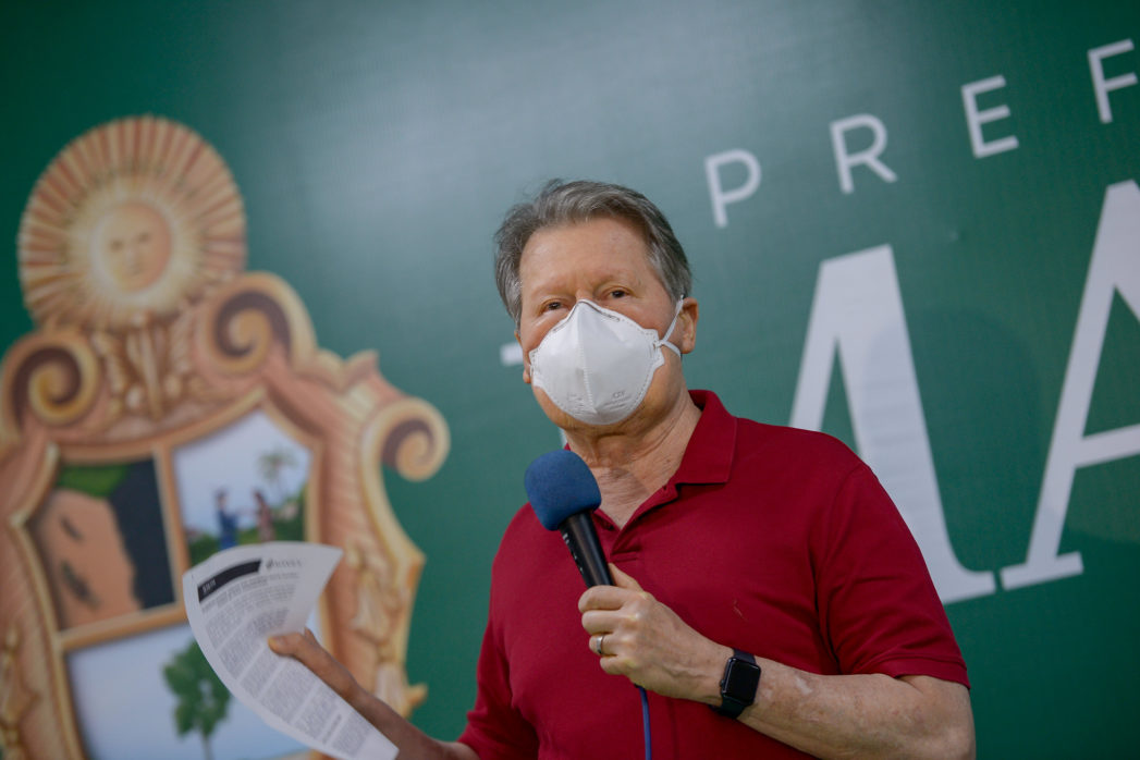 Prefeito anuncia repasse do Fundeb: 'É mais uma homenagem aos nossos professores' Prefeito anuncia repasse do Fundeb: 'É mais uma homenagem aos nossos professores'