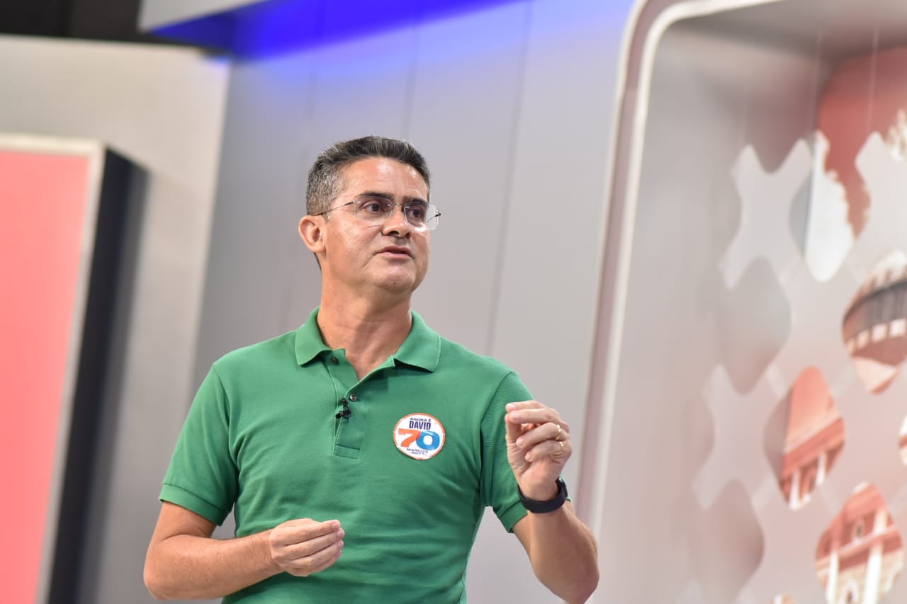 David diz que Amazonino promete aux&iacute;lio 'fantasioso' para iludir eleitor