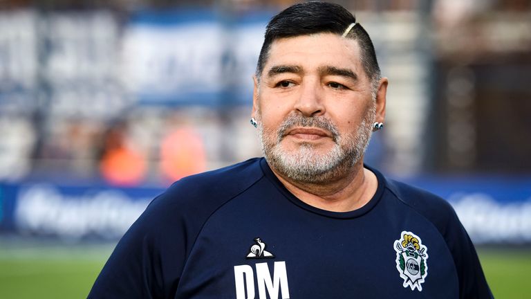 Diego Maradona, um dos maiores jogadores de futebol, morre aos 60 anos Diego Maradona, um dos maiores jogadores de futebol, morre aos 60 anos