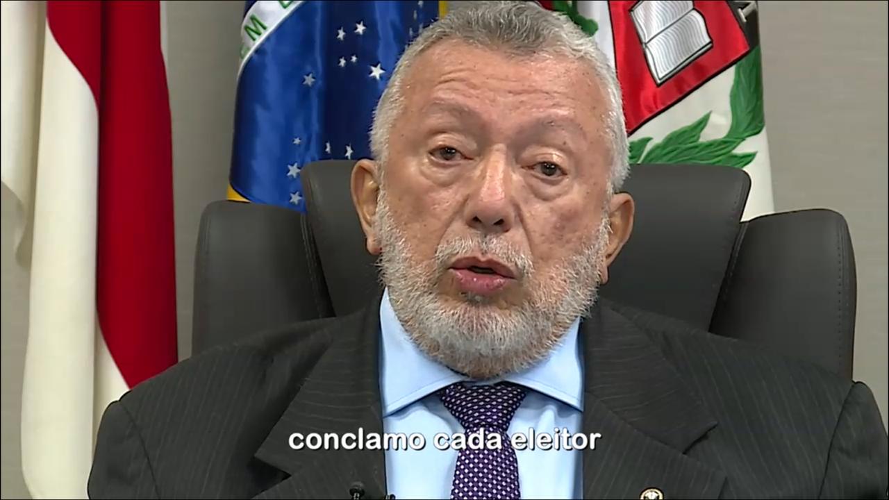 Presidente do TRE-AM convoca eleitores às urnas em nome da democracia e lembra uso obrigatório da máscara Presidente do TRE-AM convoca eleitores às urnas em nome da democracia e lembra uso obrigatório da máscara