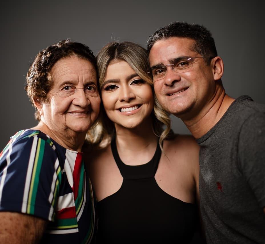 Morre dona Rosa, mãe de David Almeida, após resistir a duas paradas cardíacas por Covid-19 Morre dona Rosa, mãe de David Almeida, após resistir a duas paradas cardíacas por Covid-19