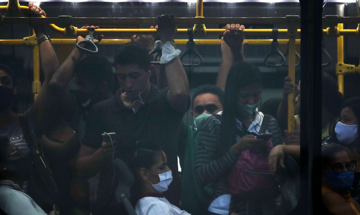 Votação no Rio começa com paralisação de duas empresas de transportes Votação no Rio começa com paralisação de duas empresas de transportes