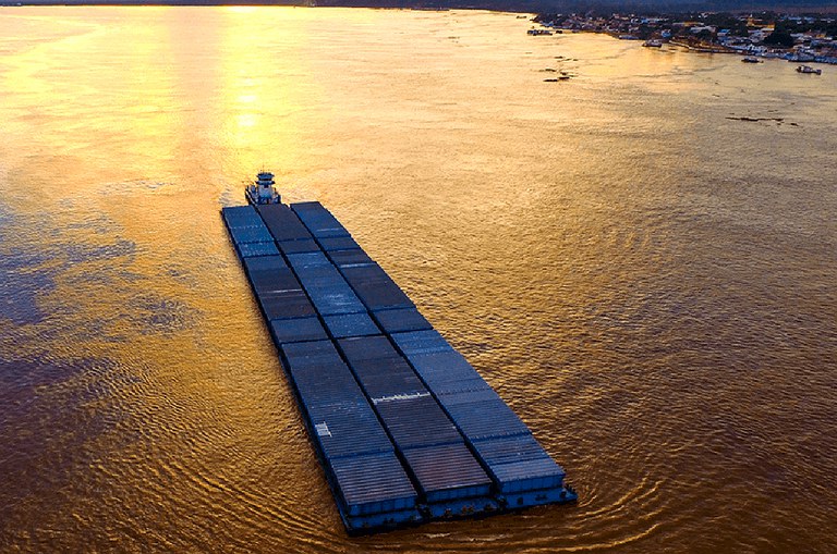 Suframa promove visitas de autoridades a balsas para transbordo de gr&atilde;os e &agrave; barco-hotel de luxo