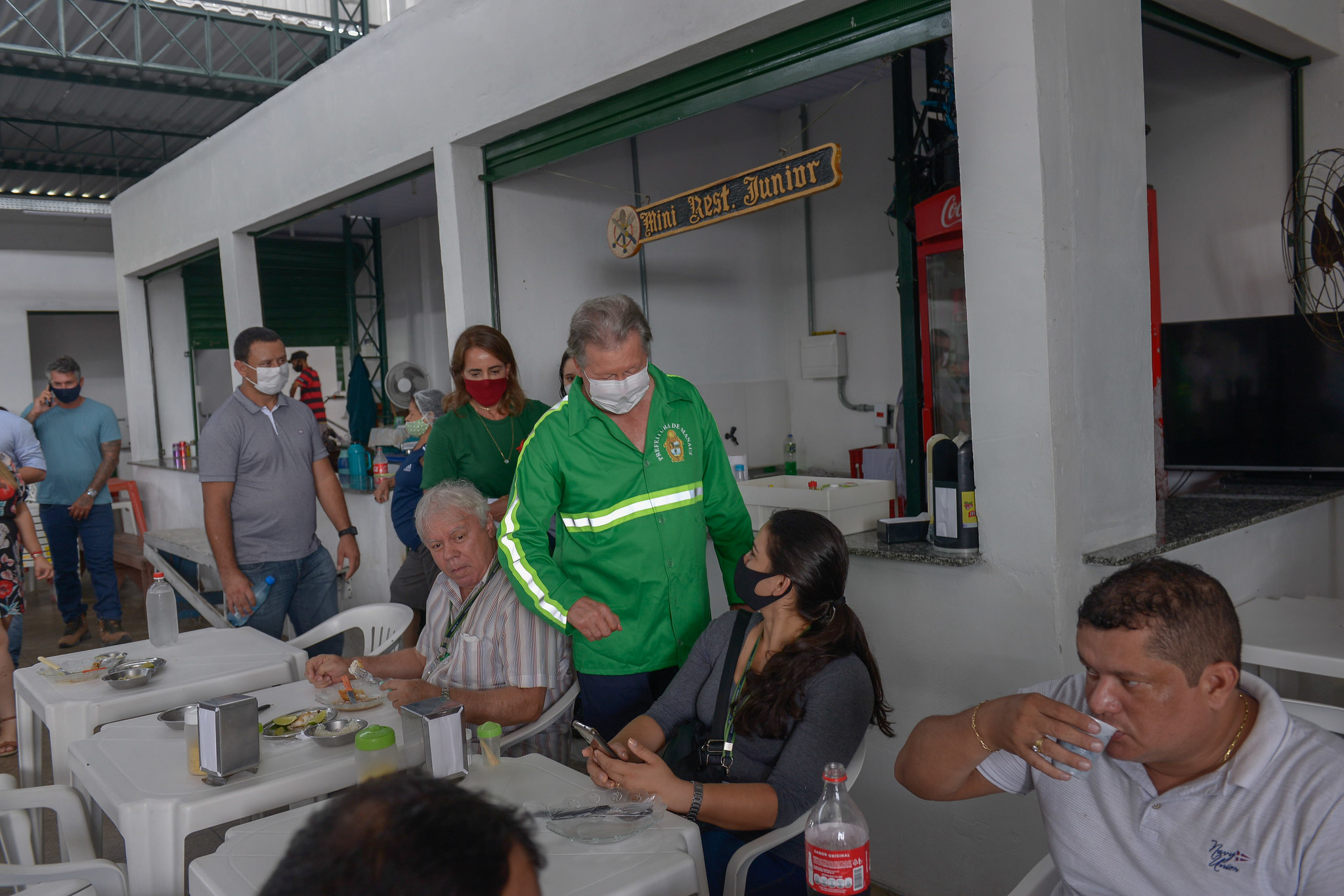 Prefeito vistoria obra do mercado Walter Rayol e marca entrega do espa&ccedil;o para dia 11
