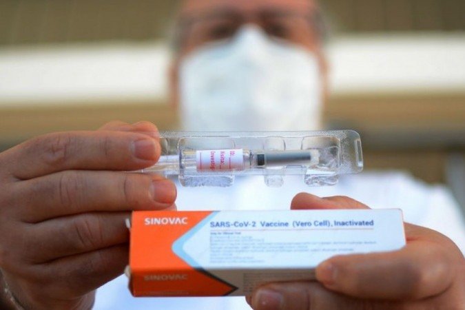Laborat&oacute;rio chin&ecirc;s obt&eacute;m US$ 515 milh&otilde;es para vacina anti-Covid