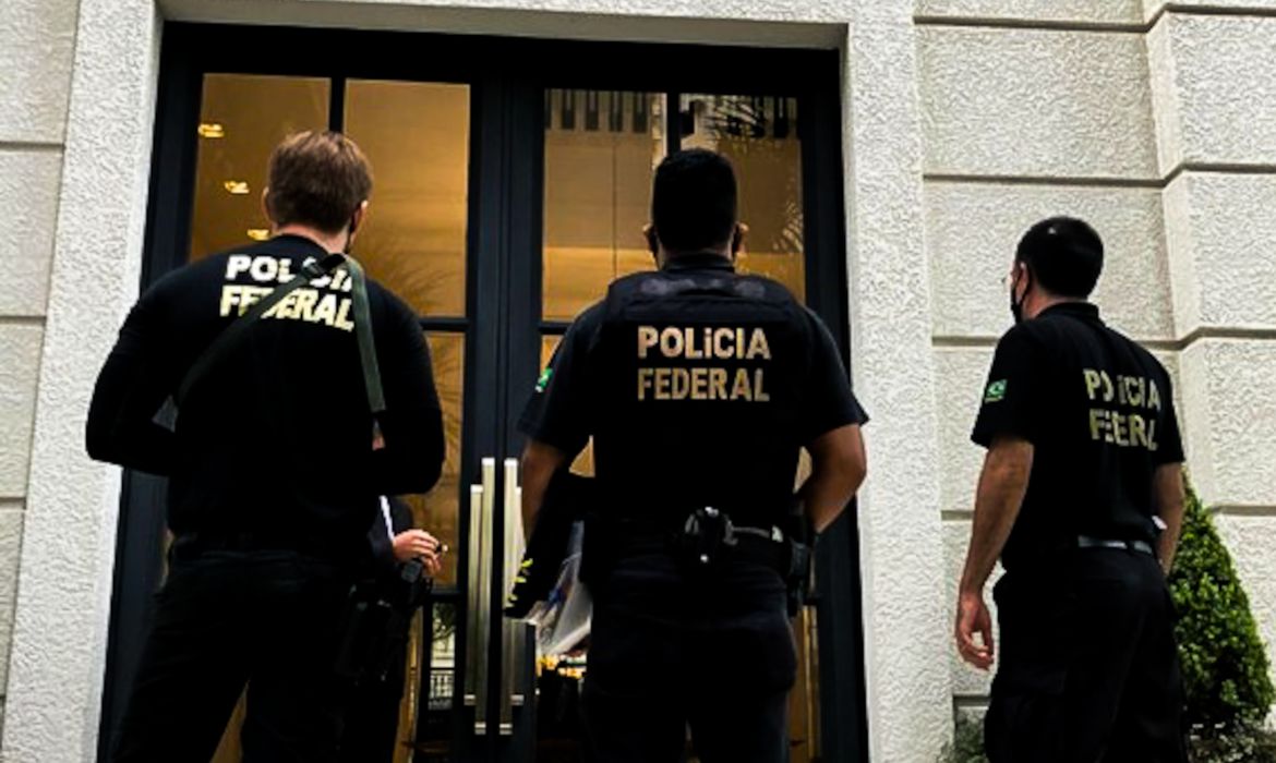 PF deflagra operação contra fraudes com cartões da Caixa PF deflagra operação contra fraudes com cartões da Caixa