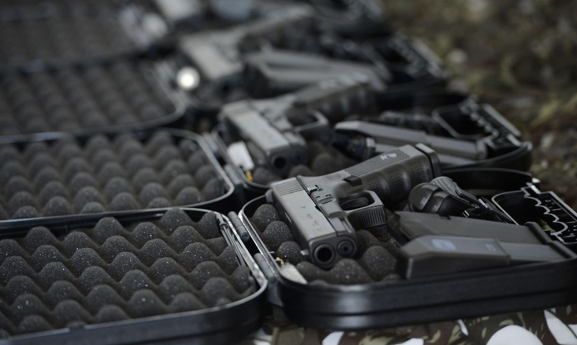 Governo zera al&iacute;quota de imposto de importa&ccedil;&atilde;o de rev&oacute;lver e pistola