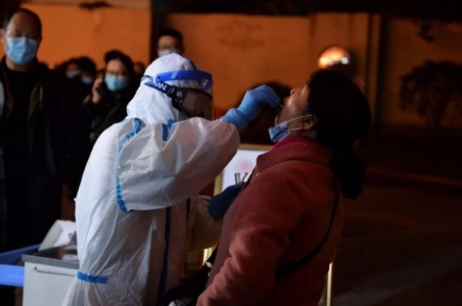 Novo foco de Covid-19 na China provoca teste em massa de 250 mil pessoas Novo foco de Covid-19 na China provoca teste em massa de 250 mil pessoas