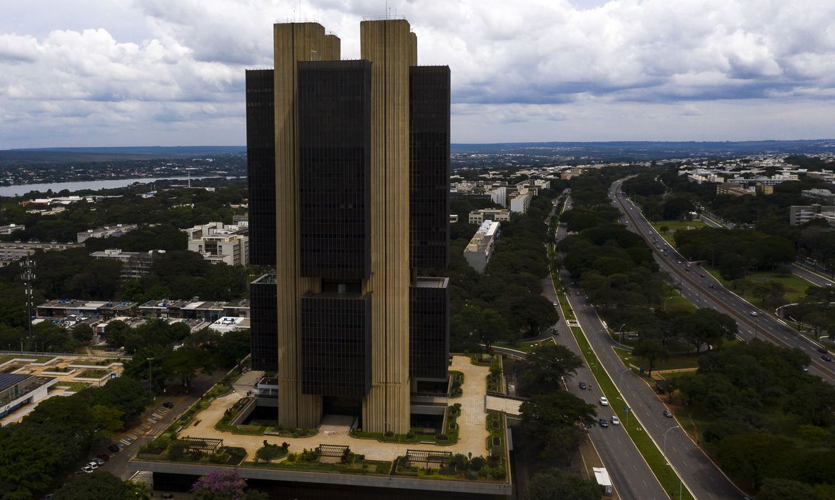 Copom sinaliza aumento de 1 ponto na Selic em mar&ccedil;o