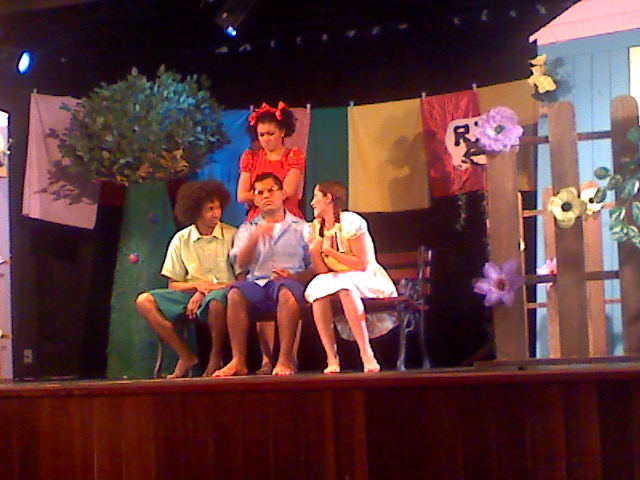 Produtor usa teatro, dan&ccedil;a, m&uacute;sica e brincadeiras infantis para educar crian&ccedil;as na Internet