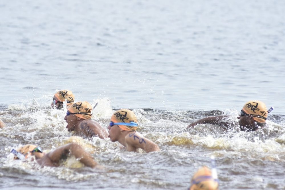 Rio Negro Challenge reúne mais de 200 nadadores na praia de Paricatuba Rio Negro Challenge reúne mais de 200 nadadores na praia de Paricatuba