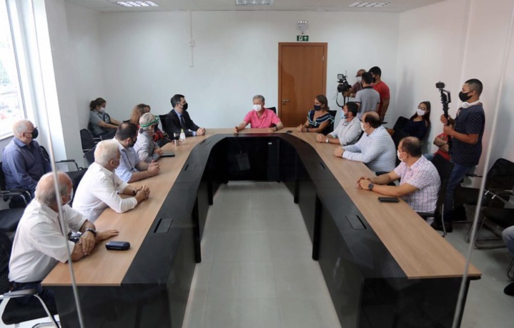 Em primeira reuni&atilde;o no CCC, prefeito homenageia servidores da Previd&ecirc;ncia e diz que Manaus &eacute; 'cidade inteligente'