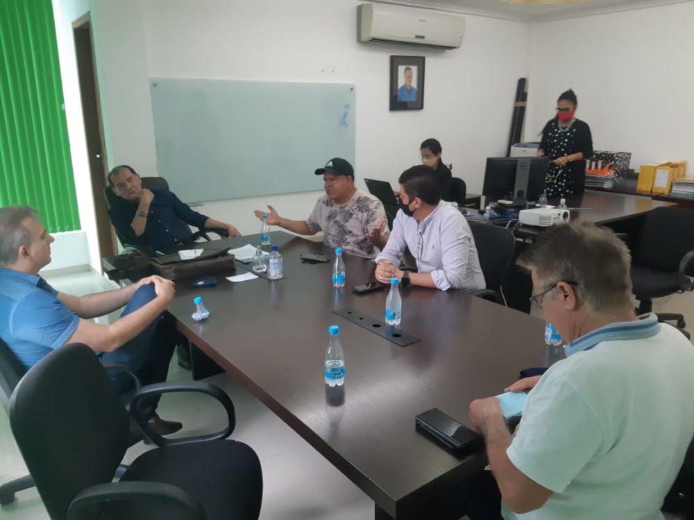 Acusado de homic&iacute;dio, sindicalista puxa movimento grevista e faz amea&ccedil;a de greve no transporte; Prefeitura re&uacute;ne empres&aacute;rios e rodovi&aacute;rios