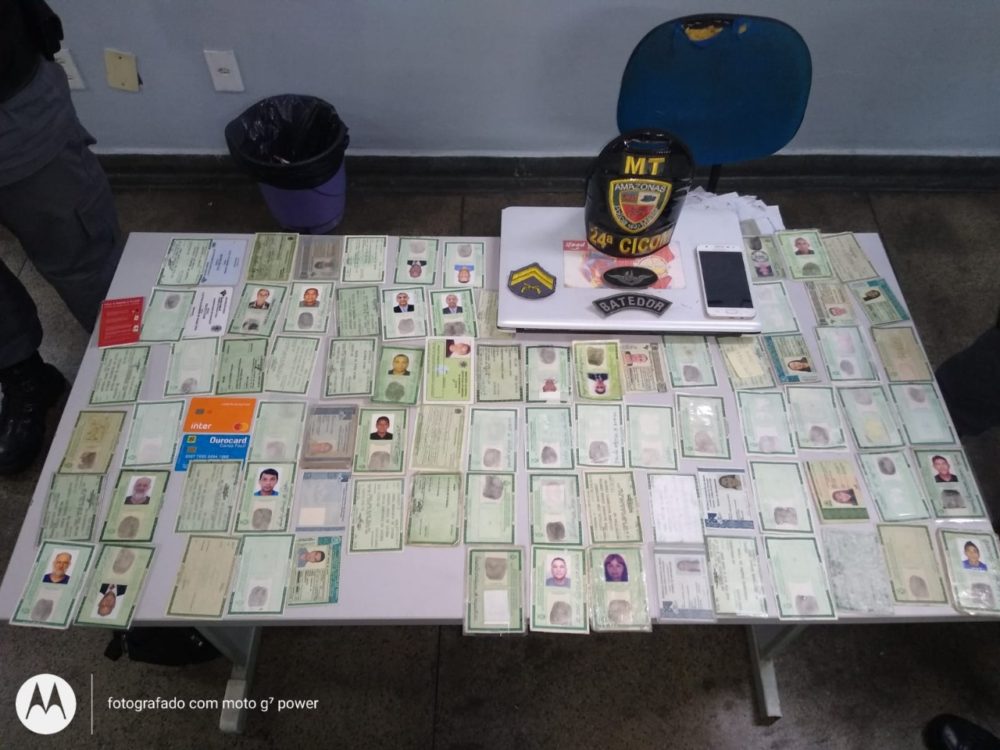 Idoso suspeito de estelionato é preso com mais de 84 documentos falsos Idoso suspeito de estelionato é preso com mais de 84 documentos falsos
