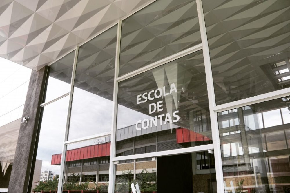 Escola de Contas encerra atividades de 2020 com palestra de ministro Lu&iacute;s Barroso
