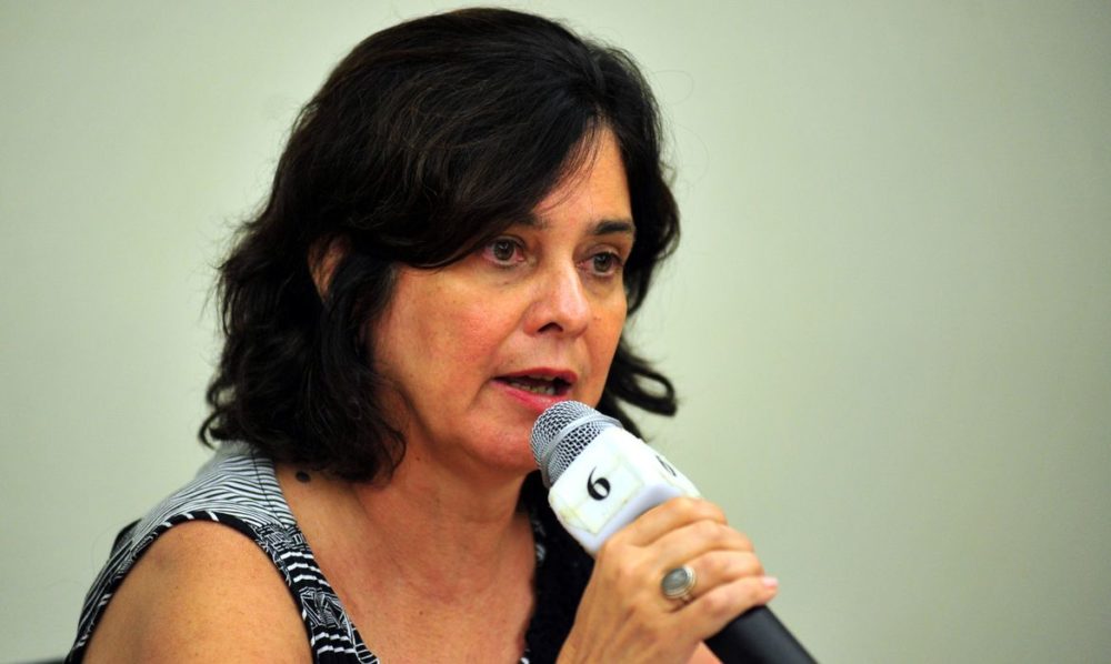 Primeiras doses da vacina AstraZeneca estar&atilde;o dispon&iacute;veis em fevereiro