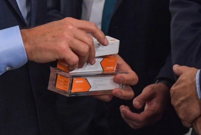 Governo corre para antecipar vacinação e quer 100 milhões de doses da CoronaVac Governo corre para antecipar vacinação e quer 100 milhões de doses da CoronaVac