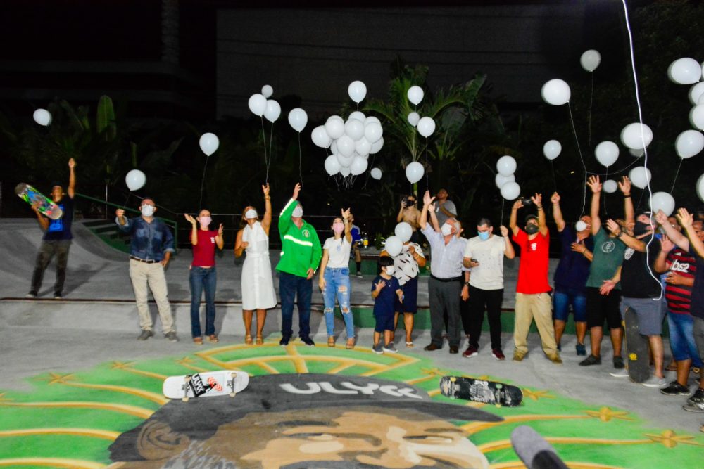 ‘Virou um sonho meu’, diz prefeito ao inaugurar skate park Ulysses Boca no parque dos Bilhares ‘Virou um sonho meu’, diz prefeito ao inaugurar skate park Ulysses Boca no parque dos Bilhares