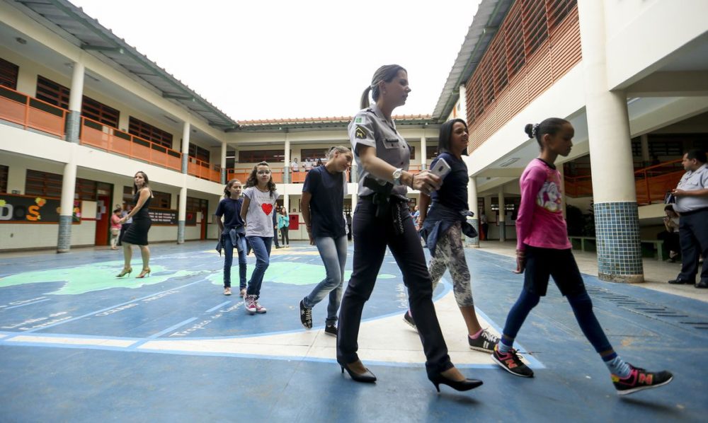 Brasil prevê adesão de 54 escolas ao modelo cívico-militar em 2021 Brasil prevê adesão de 54 escolas ao modelo cívico-militar em 2021