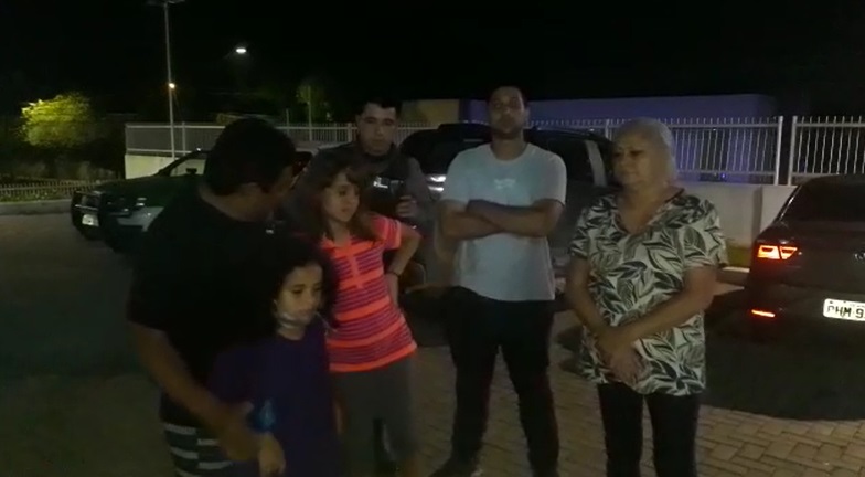 Filhas de PM encontradas em ramal ap&oacute;s 8 dias de buscas. Elas passam Ano Novo com fam&iacute;lia