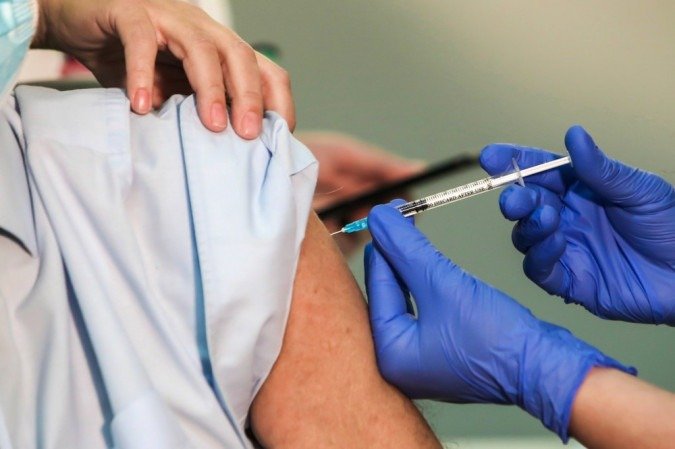 Brasil publica norma para agilizar importação de vacina contra Covid-19 Brasil publica norma para agilizar importação de vacina contra Covid-19