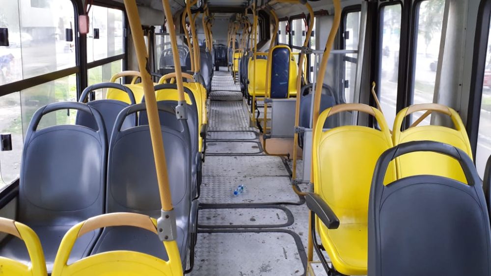 Passageiro é ferido com tiro na boca durante assalto na linha 560 Passageiro é ferido com tiro na boca durante assalto na linha 560