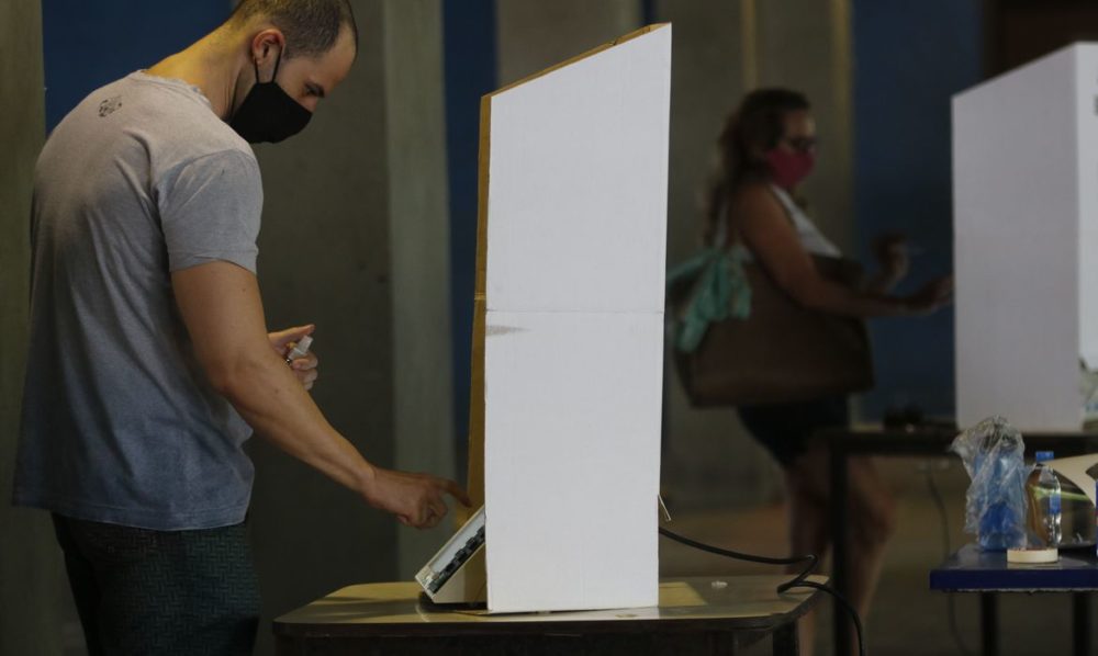 Prefeitos eleitos tomam posse em 5.472 municípios; 96 ficam pendentes Prefeitos eleitos tomam posse em 5.472 municípios; 96 ficam pendentes